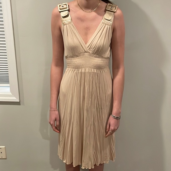 Tan and gold knee length dress - Picture 2 of 6
